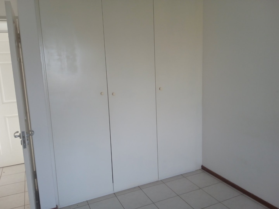 To Let 1 Bedroom Property for Rent in Kosmos North West